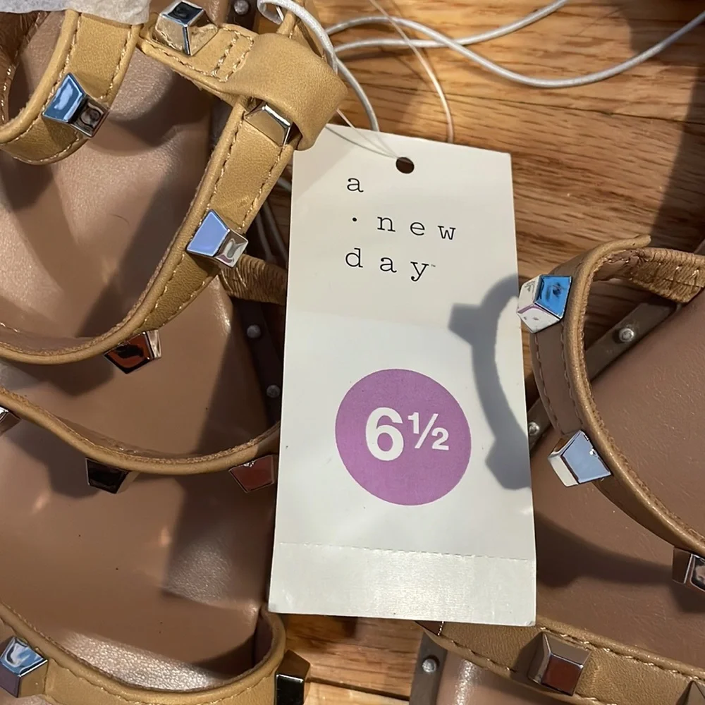Sandals - Picture 2 of 7